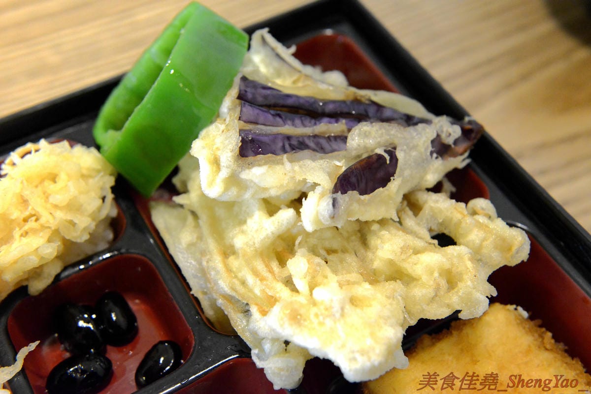 [台中北區]六二食事处 2018菜單 – 台中少數真日式風格精緻手作便當,近10種主菜可選,搭配上7-8樣日式手作精緻配菜,超級豐富,價格也很合理不貴,會議便當首選,店裡也有內用區可以內用。(已歇業)