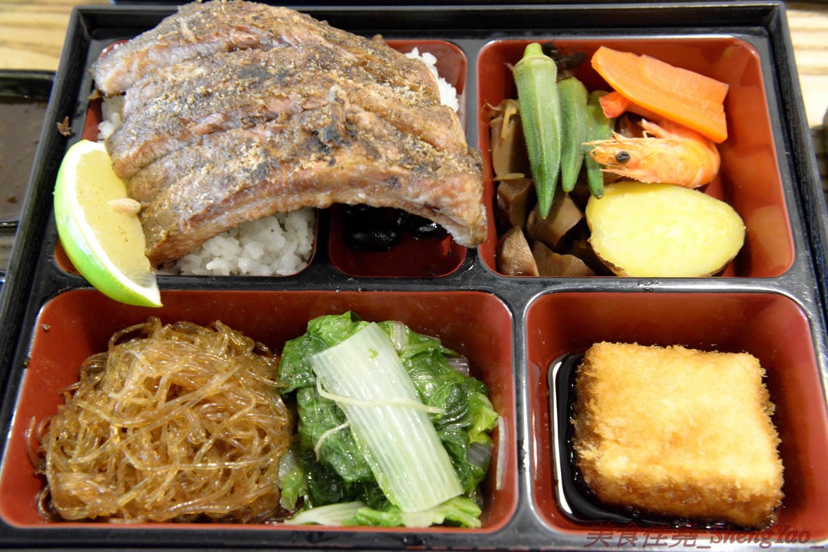 [台中北區]六二食事处 2018菜單 – 台中少數真日式風格精緻手作便當,近10種主菜可選,搭配上7-8樣日式手作精緻配菜,超級豐富,價格也很合理不貴,會議便當首選,店裡也有內用區可以內用。(已歇業)