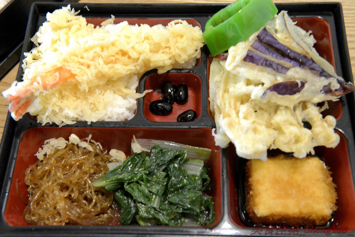 [台中北區]六二食事处 2018菜單 – 台中少數真日式風格精緻手作便當,近10種主菜可選,搭配上7-8樣日式手作精緻配菜,超級豐富,價格也很合理不貴,會議便當首選,店裡也有內用區可以內用。(已歇業)
