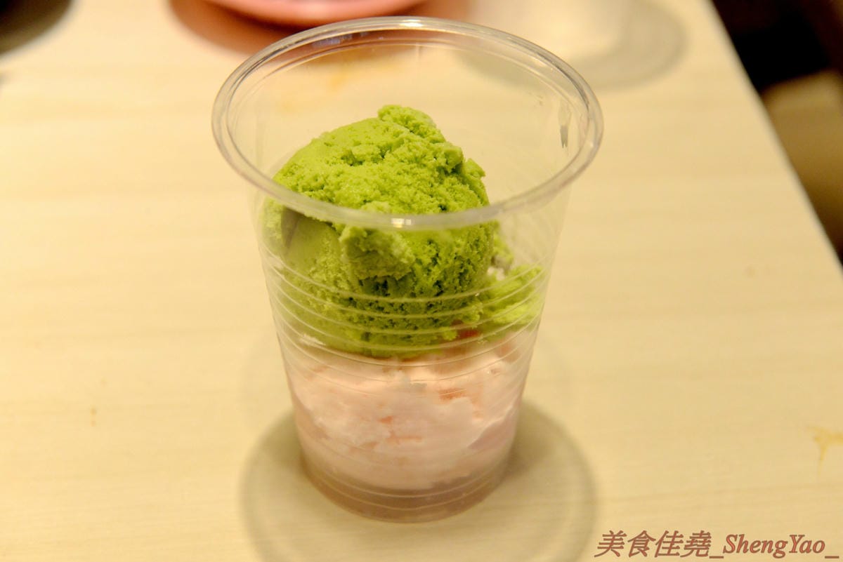 [台中清水]六扇門時尚湯鍋 清水光華店 – 清水超火紅的知名連鎖小火鍋,鍋物種類多樣,還能弄成鴛鴦鍋、一鍋一烤,價格平實,自助吧超豐富,冷熱飲、爆米花、滷肉飯和冰品全都無限供應,用餐不限