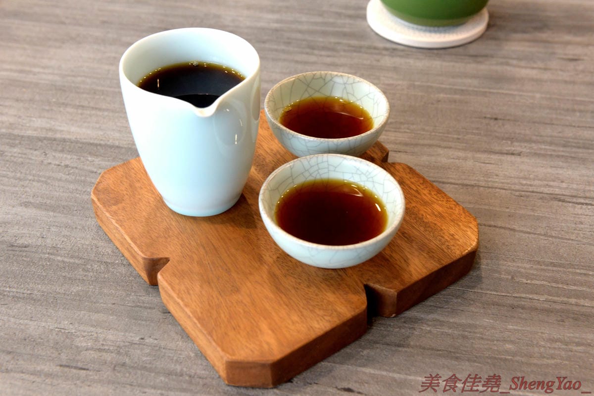 [台中西屯]QUEUE CAFE – 台中新開的小清新咖啡店,環境靜謐舒適,餐點表現出色,咖啡還不錯,咖啡豆自家烘焙,熱壓吐司推薦必點,內餡超級飽滿幾乎要爆出來。試賣期間全部東西85折、飲品7折,滿百還