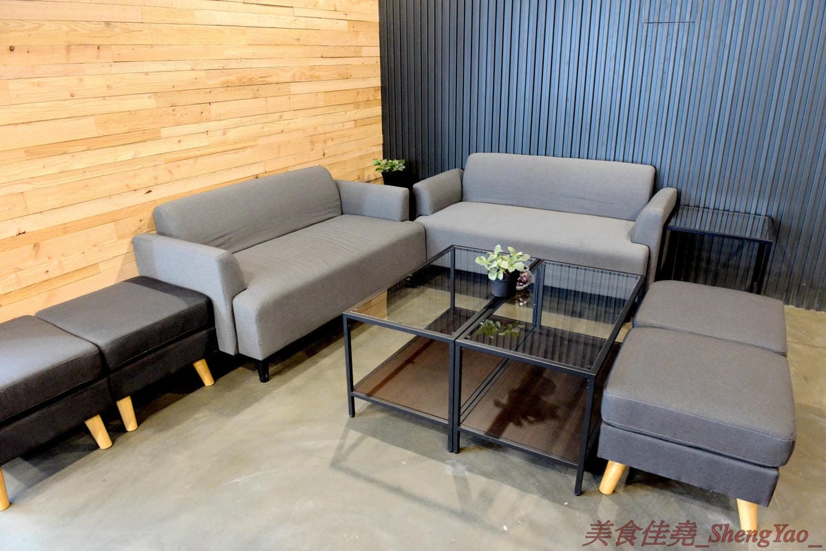 [台中西屯]QUEUE CAFE – 台中新開的小清新咖啡店,環境靜謐舒適,餐點表現出色,咖啡還不錯,咖啡豆自家烘焙,熱壓吐司推薦必點,內餡超級飽滿幾乎要爆出來。試賣期間全部東西85折、飲品7折,滿百還