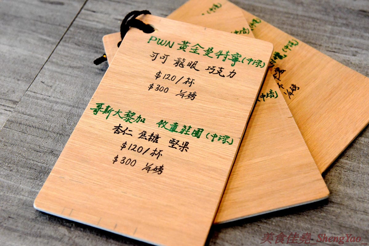 [台中西屯]QUEUE CAFE – 台中新開的小清新咖啡店,環境靜謐舒適,餐點表現出色,咖啡還不錯,咖啡豆自家烘焙,熱壓吐司推薦必點,內餡超級飽滿幾乎要爆出來。試賣期間全部東西85折、飲品7折,滿百還