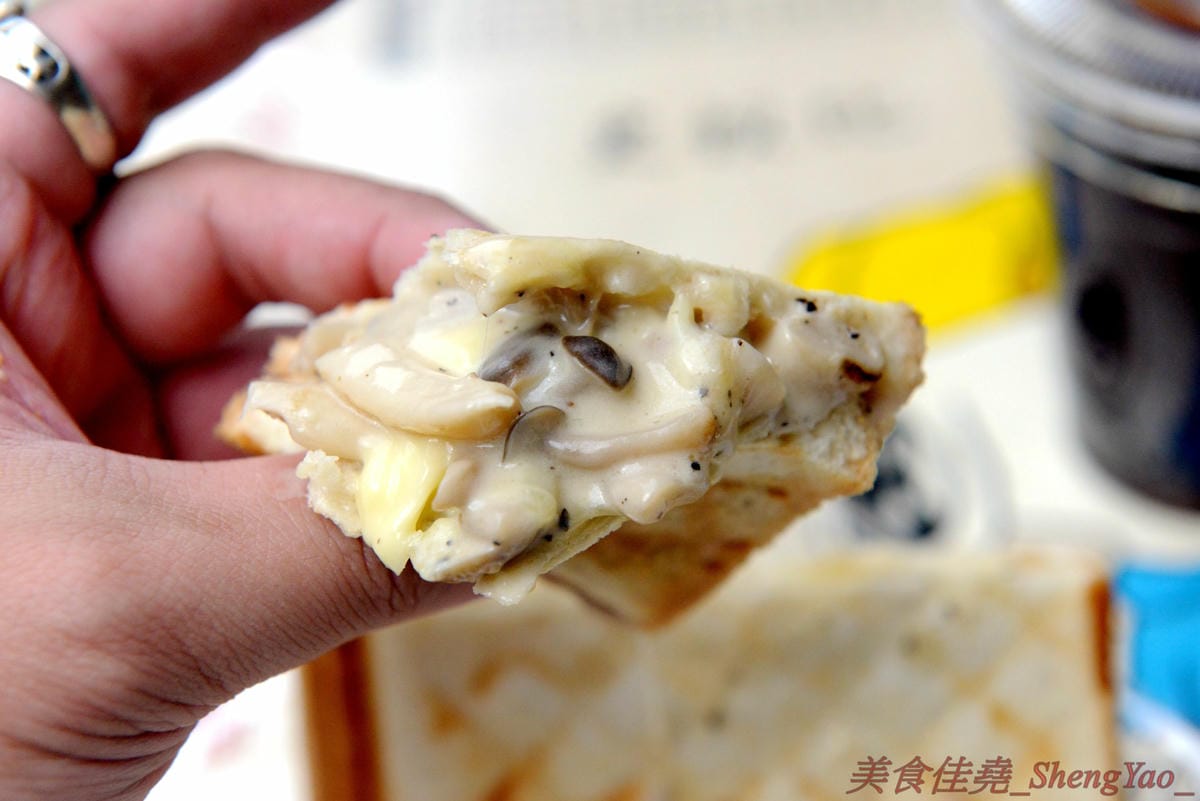 [台中清水]廖李料理 – 清水超好吃的口袋三明治餐車,鹹甜口味多種可選,餡料醬料幾乎都是店家自己做的,真材實料,內餡飽滿豐富每一口都吃得到,早餐店價位好吃不貴,大推”來去蝦威夷”口味不點