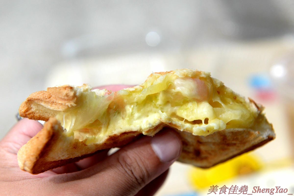 [台中清水]廖李料理 – 清水超好吃的口袋三明治餐車,鹹甜口味多種可選,餡料醬料幾乎都是店家自己做的,真材實料,內餡飽滿豐富每一口都吃得到,早餐店價位好吃不貴,大推”來去蝦威夷”口味不點