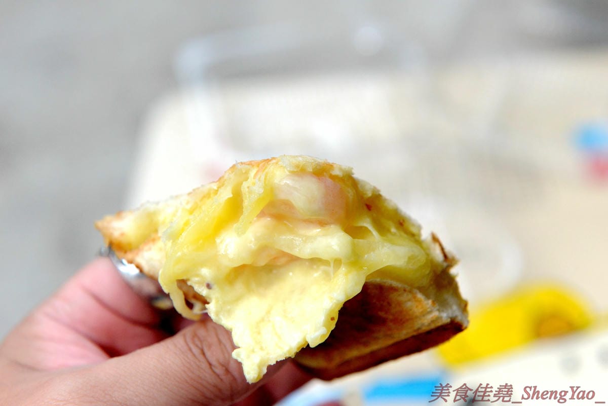 [台中清水]廖李料理 – 清水超好吃的口袋三明治餐車,鹹甜口味多種可選,餡料醬料幾乎都是店家自己做的,真材實料,內餡飽滿豐富每一口都吃得到,早餐店價位好吃不貴,大推”來去蝦威夷”口味不點