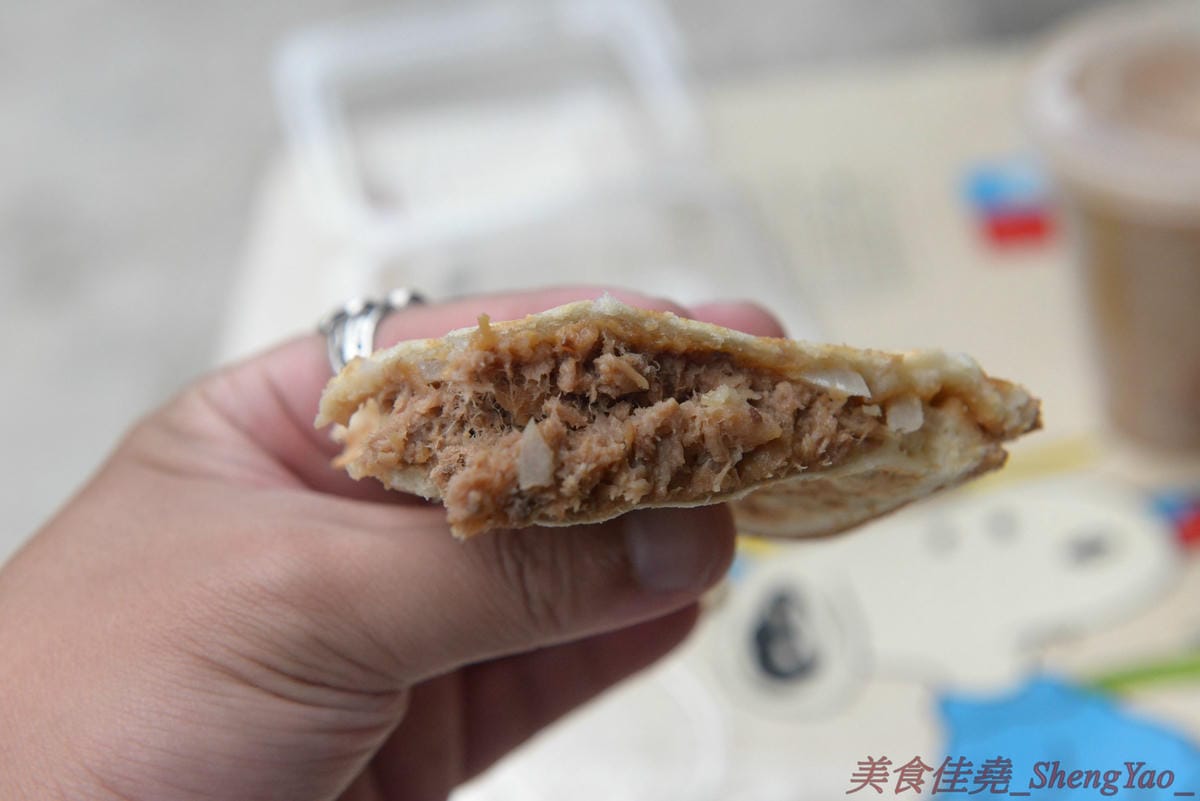 [台中清水]廖李料理 – 清水超好吃的口袋三明治餐車,鹹甜口味多種可選,餡料醬料幾乎都是店家自己做的,真材實料,內餡飽滿豐富每一口都吃得到,早餐店價位好吃不貴,大推”來去蝦威夷”口味不點