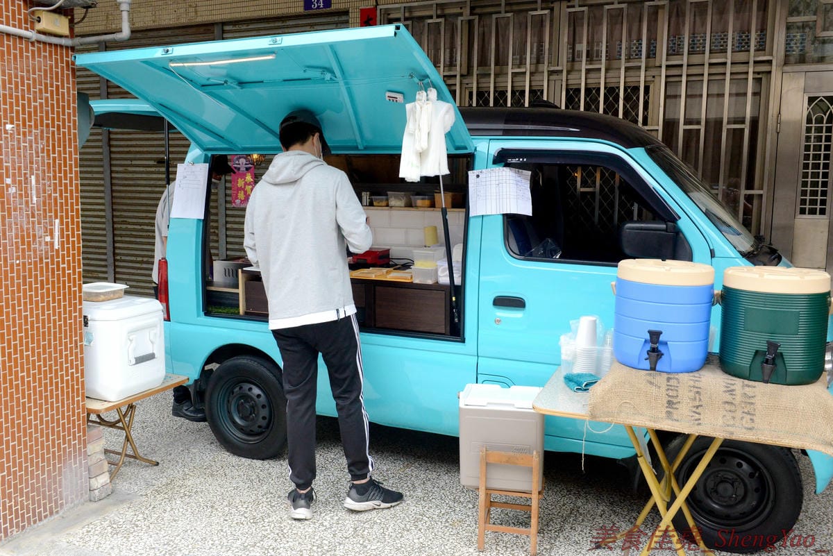 [台中清水]廖李料理 – 清水超好吃的口袋三明治餐車,鹹甜口味多種可選,餡料醬料幾乎都是店家自己做的,真材實料,內餡飽滿豐富每一口都吃得到,早餐店價位好吃不貴,大推”來去蝦威夷”口味不點