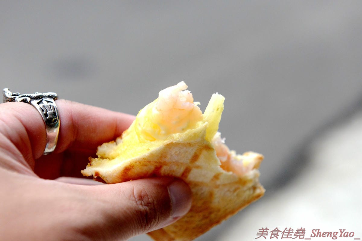 [台中清水]廖李料理 – 清水超好吃的口袋三明治餐車,鹹甜口味多種可選,餡料醬料幾乎都是店家自己做的,真材實料,內餡飽滿豐富每一口都吃得到,早餐店價位好吃不貴,大推”來去蝦威夷”口味不點