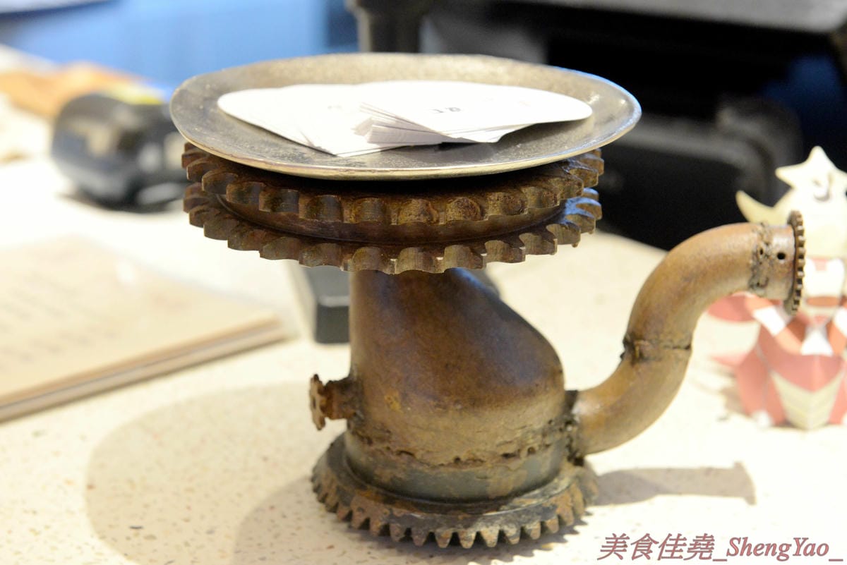 [台中南屯]貓門moment – 台中新IG打卡超美餐廳景點,以貓為主題的地中海風格建築,旁邊還有超大座的貓形狀拱門,店內也充滿濃濃地中海氣息,非常優美適合拍照,餐點有主食、茶食和飲品、霜淇淋,