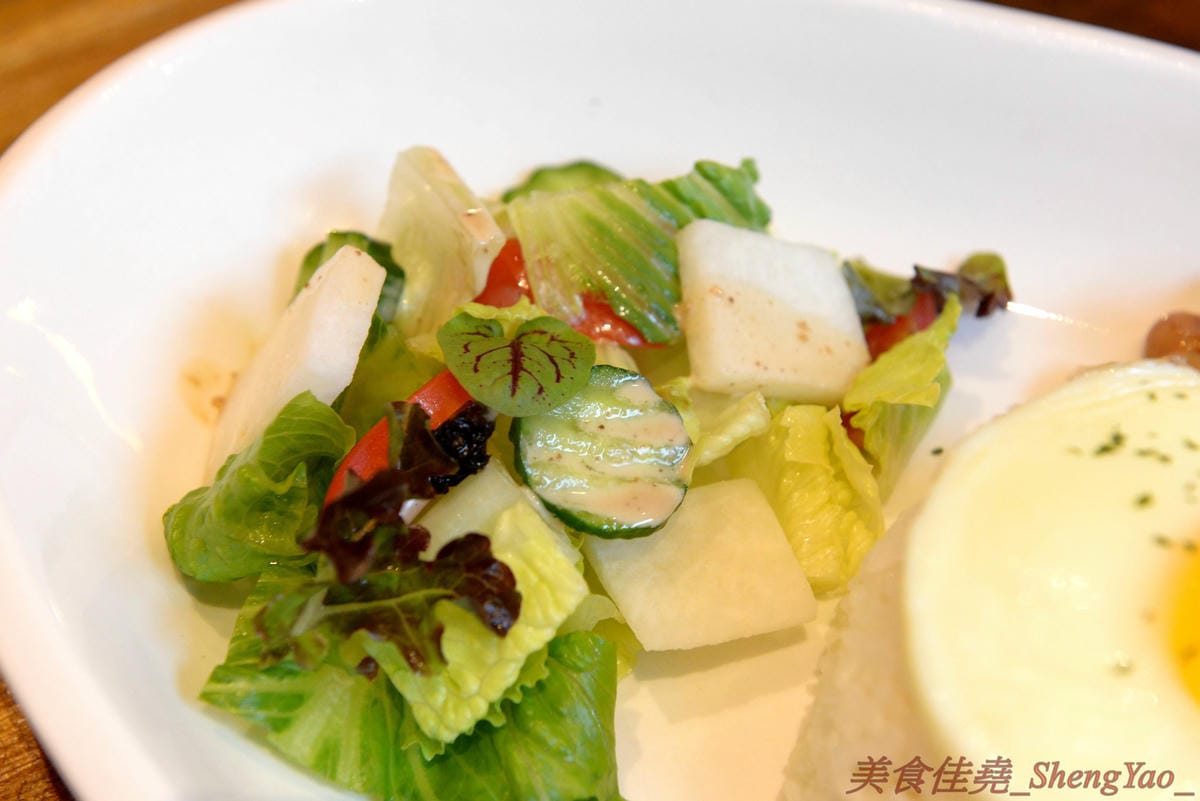 [台中南屯]貓門moment – 台中新IG打卡超美餐廳景點,以貓為主題的地中海風格建築,旁邊還有超大座的貓形狀拱門,店內也充滿濃濃地中海氣息,非常優美適合拍照,餐點有主食、茶食和飲品、霜淇淋,