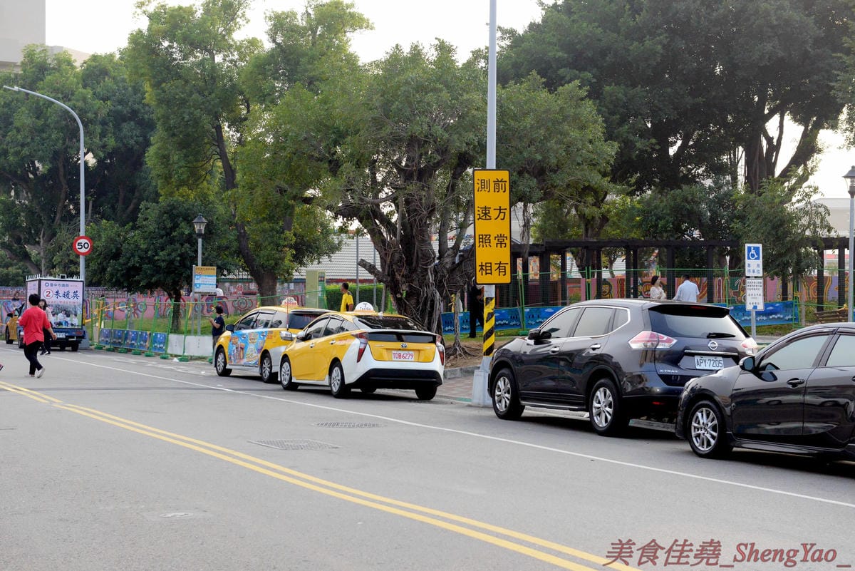 [台中南屯]貓門moment – 台中新IG打卡超美餐廳景點,以貓為主題的地中海風格建築,旁邊還有超大座的貓形狀拱門,店內也充滿濃濃地中海氣息,非常優美適合拍照,餐點有主食、茶食和飲品、霜淇淋,