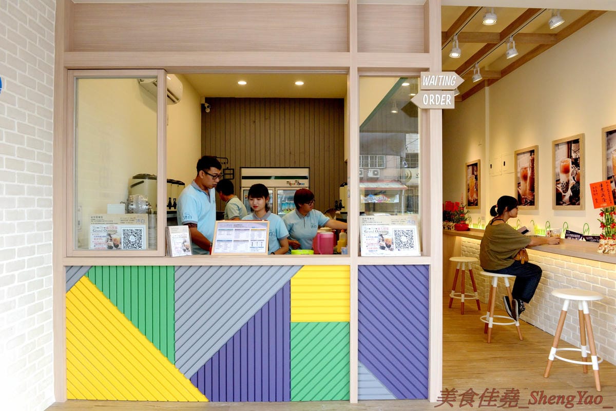 [台中梧棲]沐白小農 梧棲店 – 來自桃園的手搖飲料店新星,連香港也有分店,鮮奶使用小農牧場”肯啃頂級鮮乳”,豆奶是用義美豆奶,價格不便宜但好喝,推薦大甲芋頭鮮奶、黑糖波霸鮮奶。