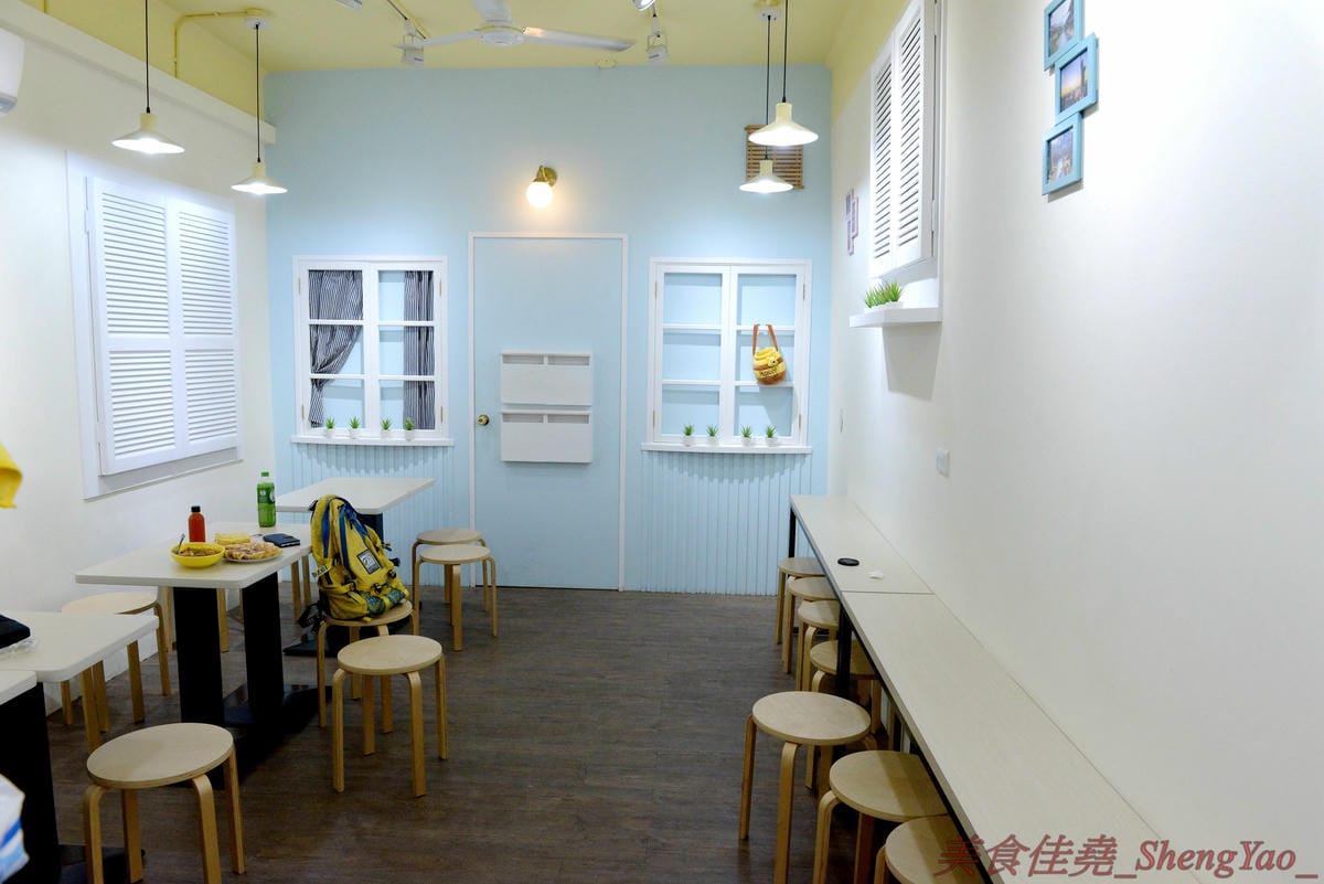 [基隆信義]肥蝸牛 – 基隆少見的早午餐日式食堂,型男主廚的用心料理,餐點很異國風相當豐富多樣化,價格平實大份量,大推店家自己包的日式煎餃,底部有雪花的喔,大大一顆內餡飽滿多汁,非常好吃