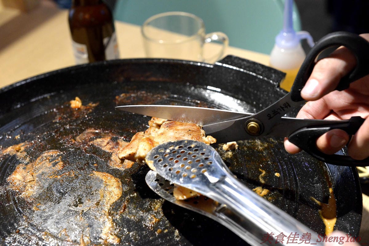 [台中沙鹿]豬對有韓式烤肉吃到飽 沙鹿店 – 來自台南的新品牌韓式烤肉吃到飽,台中首間分店,10種以上牛雞豬肉品、蔬菜和韓式小菜、熟食炸物、辣牛肉飯、韓式魚板湯、冷熱飲全部無限量供應,