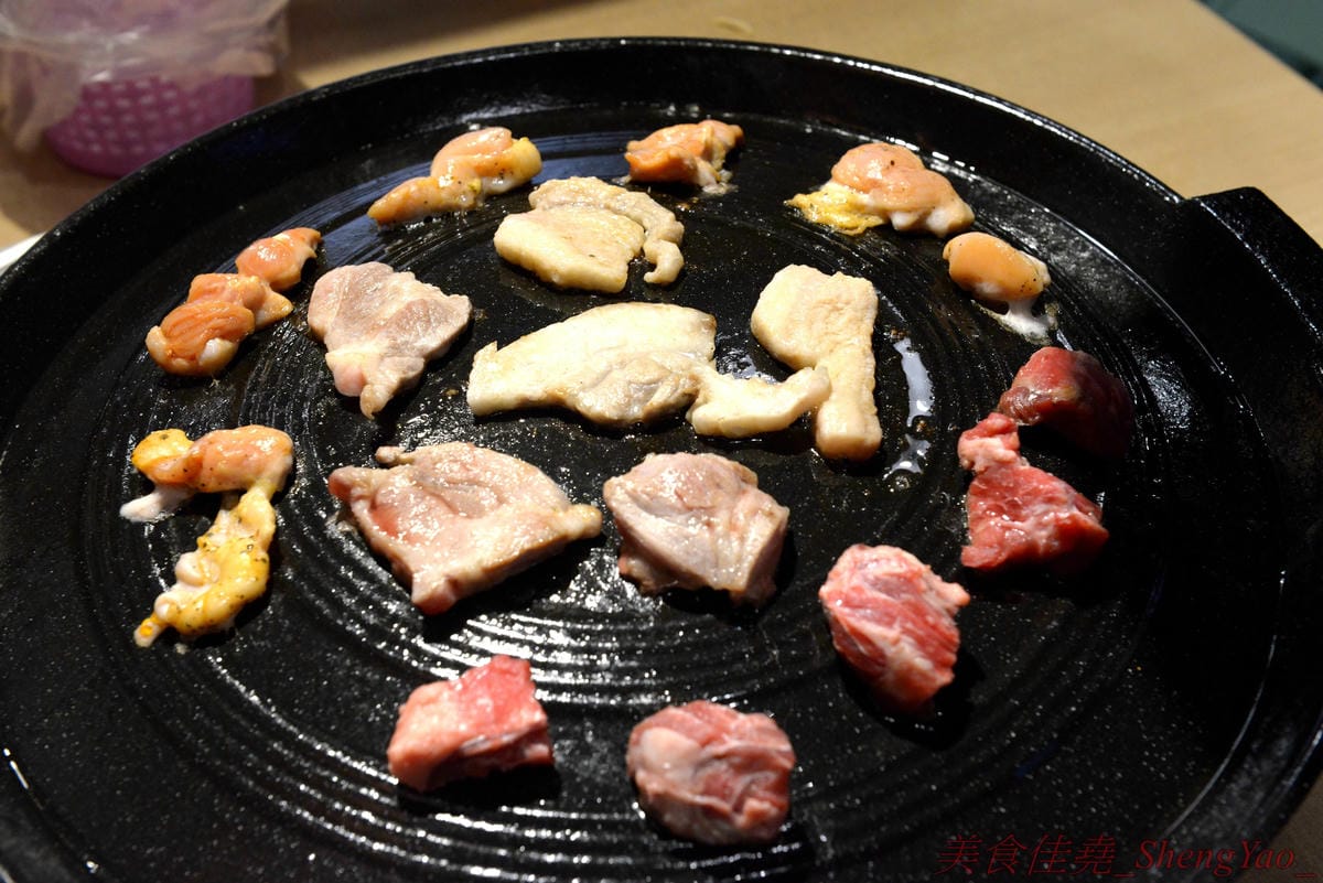 [台中沙鹿]豬對有韓式烤肉吃到飽 沙鹿店 – 來自台南的新品牌韓式烤肉吃到飽,台中首間分店,10種以上牛雞豬肉品、蔬菜和韓式小菜、熟食炸物、辣牛肉飯、韓式魚板湯、冷熱飲全部無限量供應,