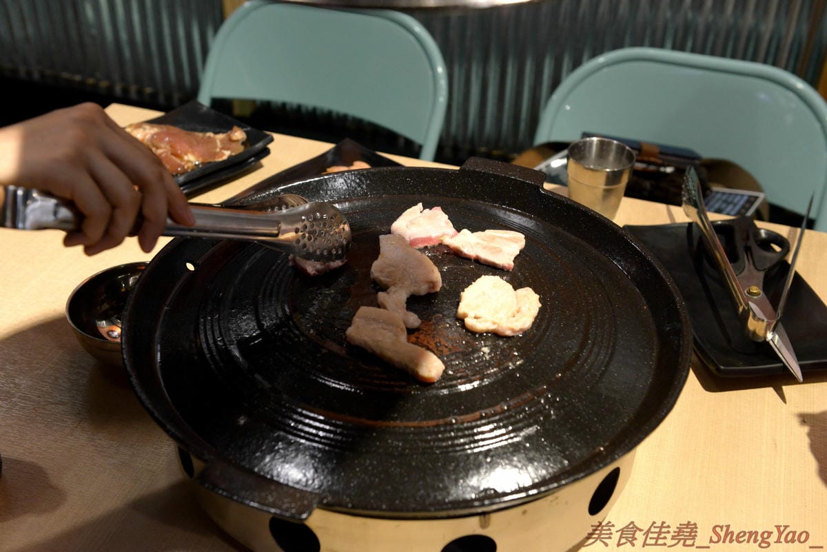[台中沙鹿]豬對有韓式烤肉吃到飽 沙鹿店 – 來自台南的新品牌韓式烤肉吃到飽,台中首間分店,10種以上牛雞豬肉品、蔬菜和韓式小菜、熟食炸物、辣牛肉飯、韓式魚板湯、冷熱飲全部無限量供應,