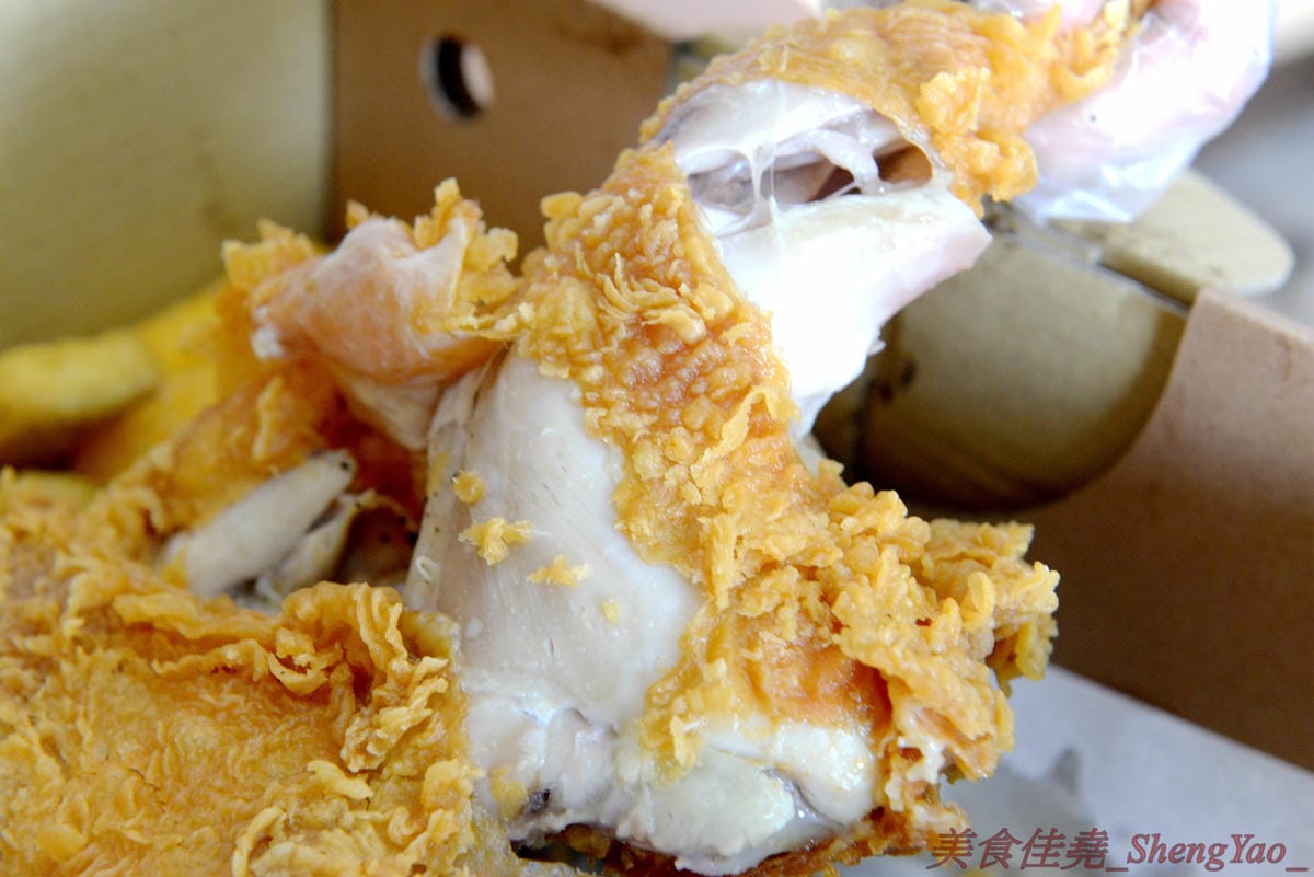 [台中梧棲]爆Q美式炸雞梧棲店 – 連鎖美式炸雞店新創舉,把整隻雞下去炸的炸全雞,可以吃到一般美式炸雞店沒有賣的整隻大骨雞腿和厚實大塊的雞胸肉,肉質鮮嫩多汁不乾柴,適合開趴慶祝時來上