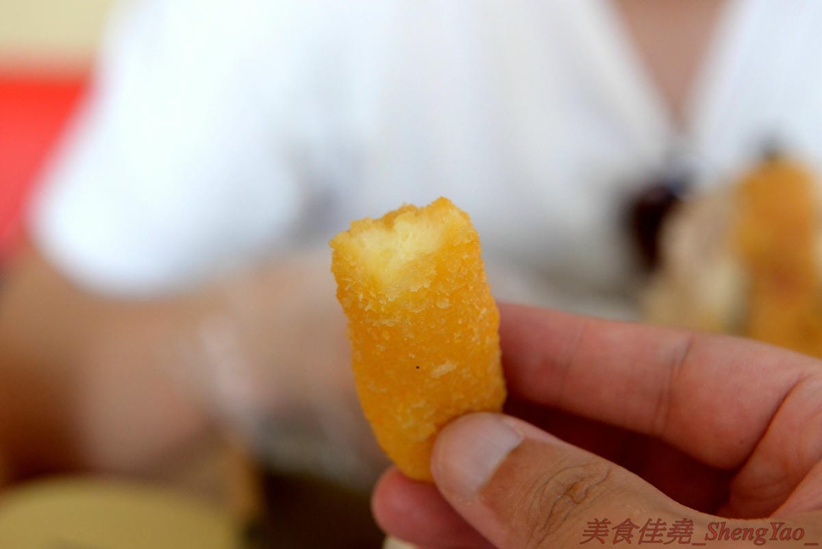 [台中梧棲]爆Q美式炸雞梧棲店 – 連鎖美式炸雞店新創舉,把整隻雞下去炸的炸全雞,可以吃到一般美式炸雞店沒有賣的整隻大骨雞腿和厚實大塊的雞胸肉,肉質鮮嫩多汁不乾柴,適合開趴慶祝時來上