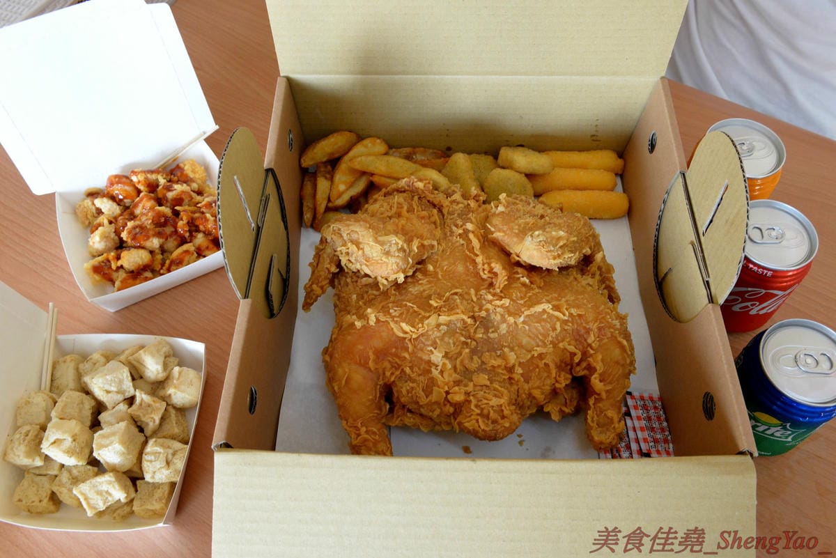 [台中梧棲]爆Q美式炸雞梧棲店 – 連鎖美式炸雞店新創舉,把整隻雞下去炸的炸全雞,可以吃到一般美式炸雞店沒有賣的整隻大骨雞腿和厚實大塊的雞胸肉,肉質鮮嫩多汁不乾柴,適合開趴慶祝時來上