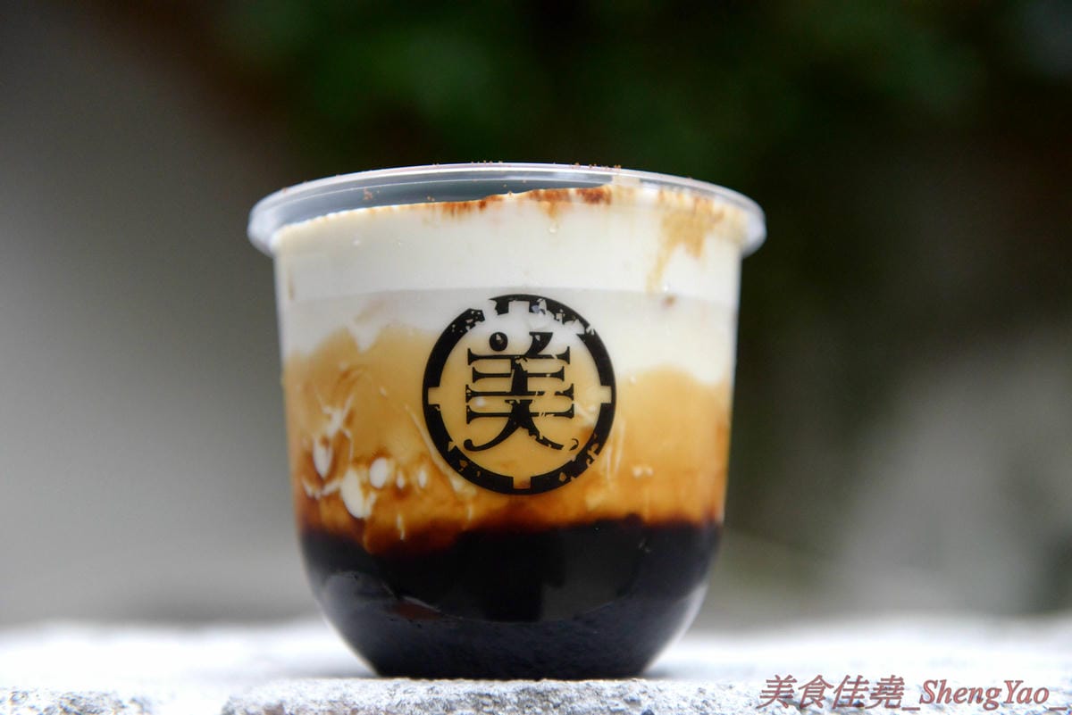 [台中西區]美好年代Belle Époque 台中店 – 台中最新打卡地標,台北人氣咖啡店進駐台中,老宅庭院環境優美好拍照,由美國知名街頭藝術家彩繪的天使翅膀牆面更是熱門拍照點,試營運期間僅販售四樣