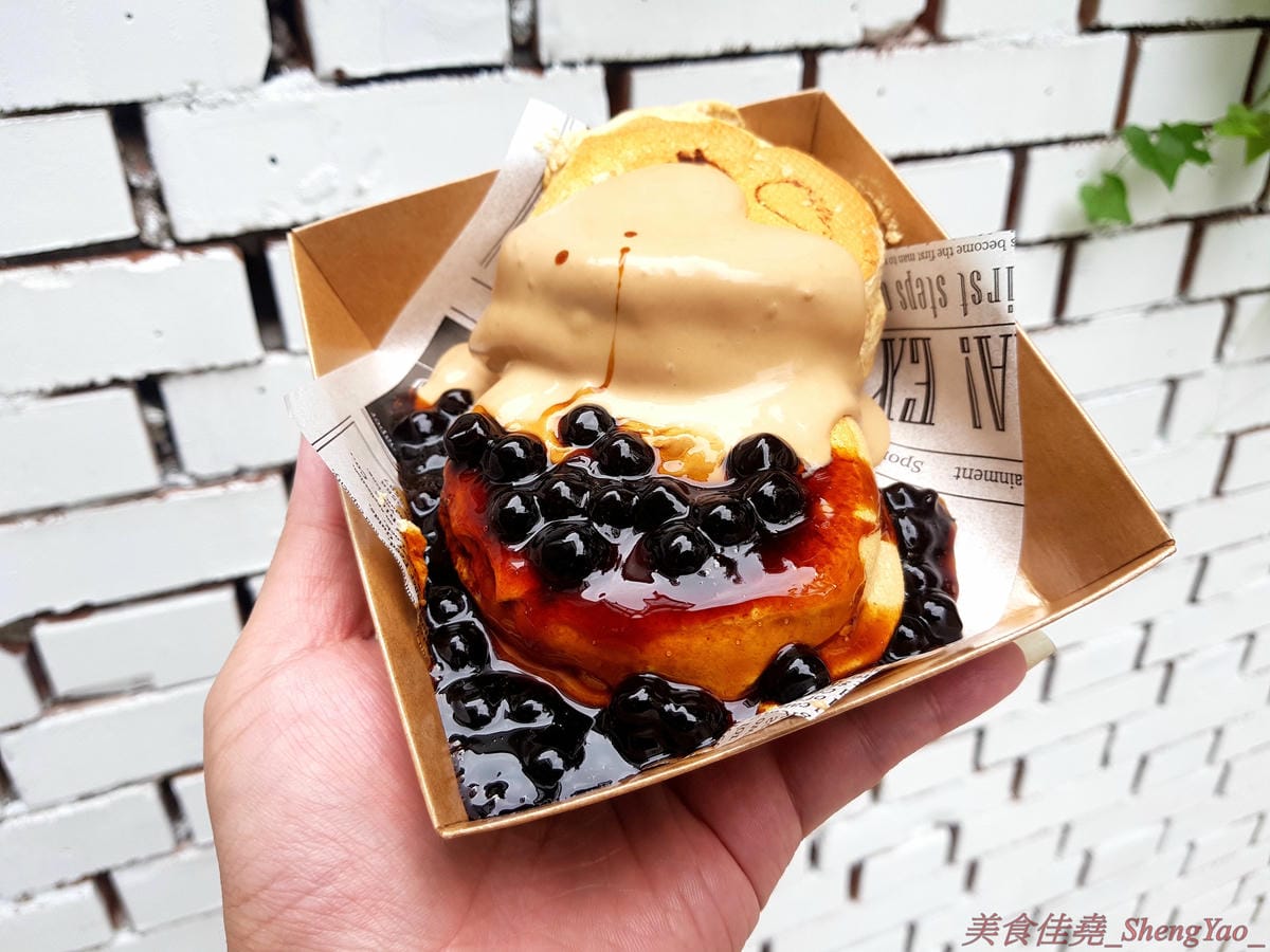 [台中西區]美好年代Belle Époque 台中店 – 台中最新打卡地標,台北人氣咖啡店進駐台中,老宅庭院環境優美好拍照,由美國知名街頭藝術家彩繪的天使翅膀牆面更是熱門拍照點,試營運期間僅販售四樣
