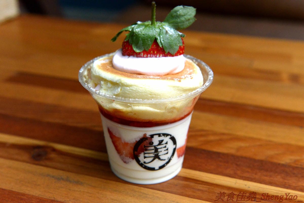 [台中西區]美好年代Belle Époque 台中店 – 台中最新打卡地標,台北人氣咖啡店進駐台中,老宅庭院環境優美好拍照,由美國知名街頭藝術家彩繪的天使翅膀牆面更是熱門拍照點,試營運期間僅販售四樣