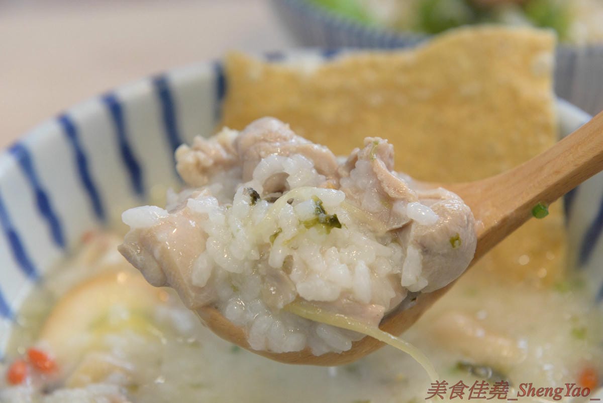 [台中南屯]滿粥穗 大墩店 – 台北網友大力激推的平價粥品專賣店來台中展店了,粥品料多實在,湯頭味道很不錯,價格幾乎都在120元左右而已,裝潢很有特色,椅子上的椅墊是一塊板豆腐,消費集點滿額