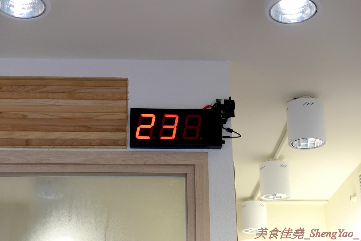 [台中南屯]滿粥穗 大墩店 – 台北網友大力激推的平價粥品專賣店來台中展店了,粥品料多實在,湯頭味道很不錯,價格幾乎都在120元左右而已,裝潢很有特色,椅子上的椅墊是一塊板豆腐,消費集點滿額