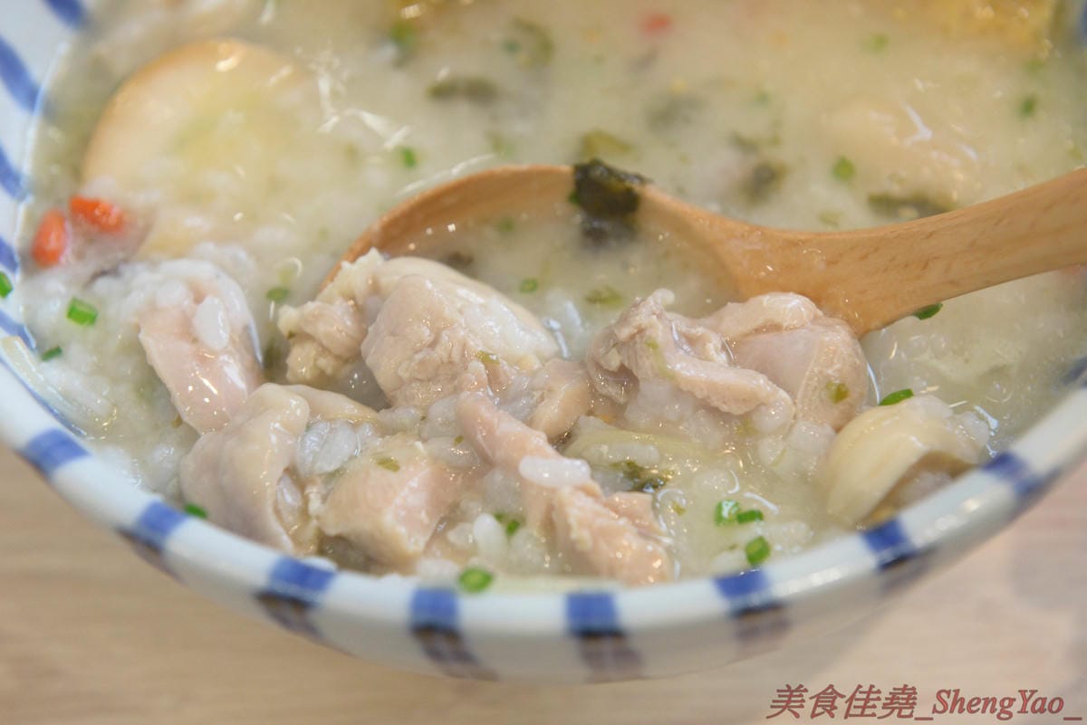 [台中南屯]滿粥穗 大墩店 – 台北網友大力激推的平價粥品專賣店來台中展店了,粥品料多實在,湯頭味道很不錯,價格幾乎都在120元左右而已,裝潢很有特色,椅子上的椅墊是一塊板豆腐,消費集點滿額
