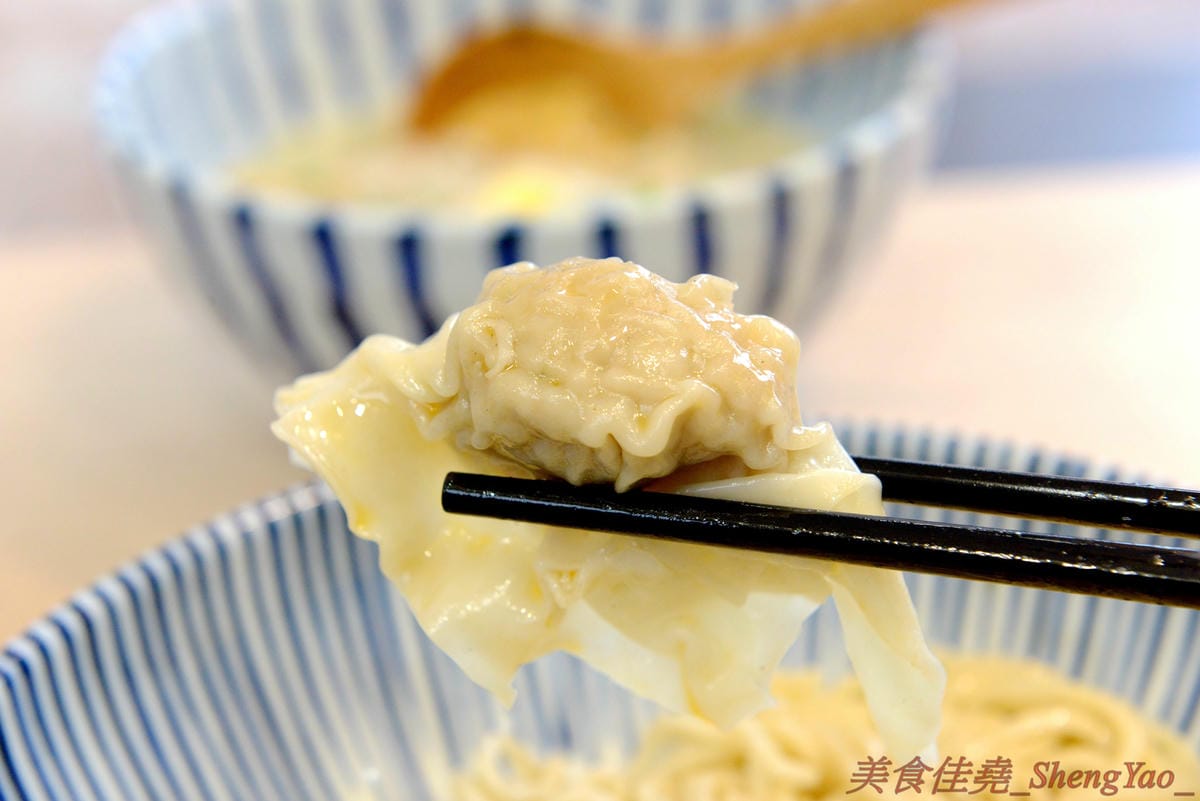 [台中南屯]滿粥穗 大墩店 – 台北網友大力激推的平價粥品專賣店來台中展店了,粥品料多實在,湯頭味道很不錯,價格幾乎都在120元左右而已,裝潢很有特色,椅子上的椅墊是一塊板豆腐,消費集點滿額