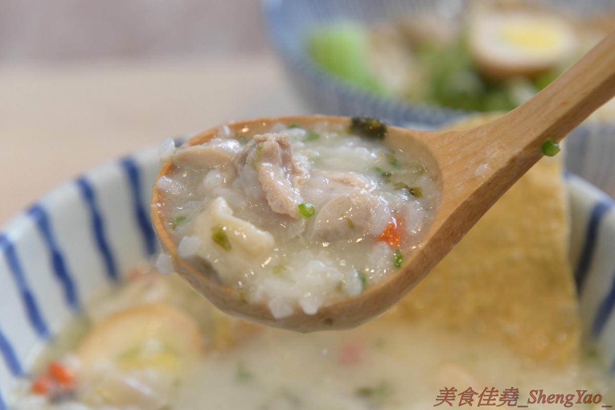 [台中南屯]滿粥穗 大墩店 – 台北網友大力激推的平價粥品專賣店來台中展店了,粥品料多實在,湯頭味道很不錯,價格幾乎都在120元左右而已,裝潢很有特色,椅子上的椅墊是一塊板豆腐,消費集點滿額
