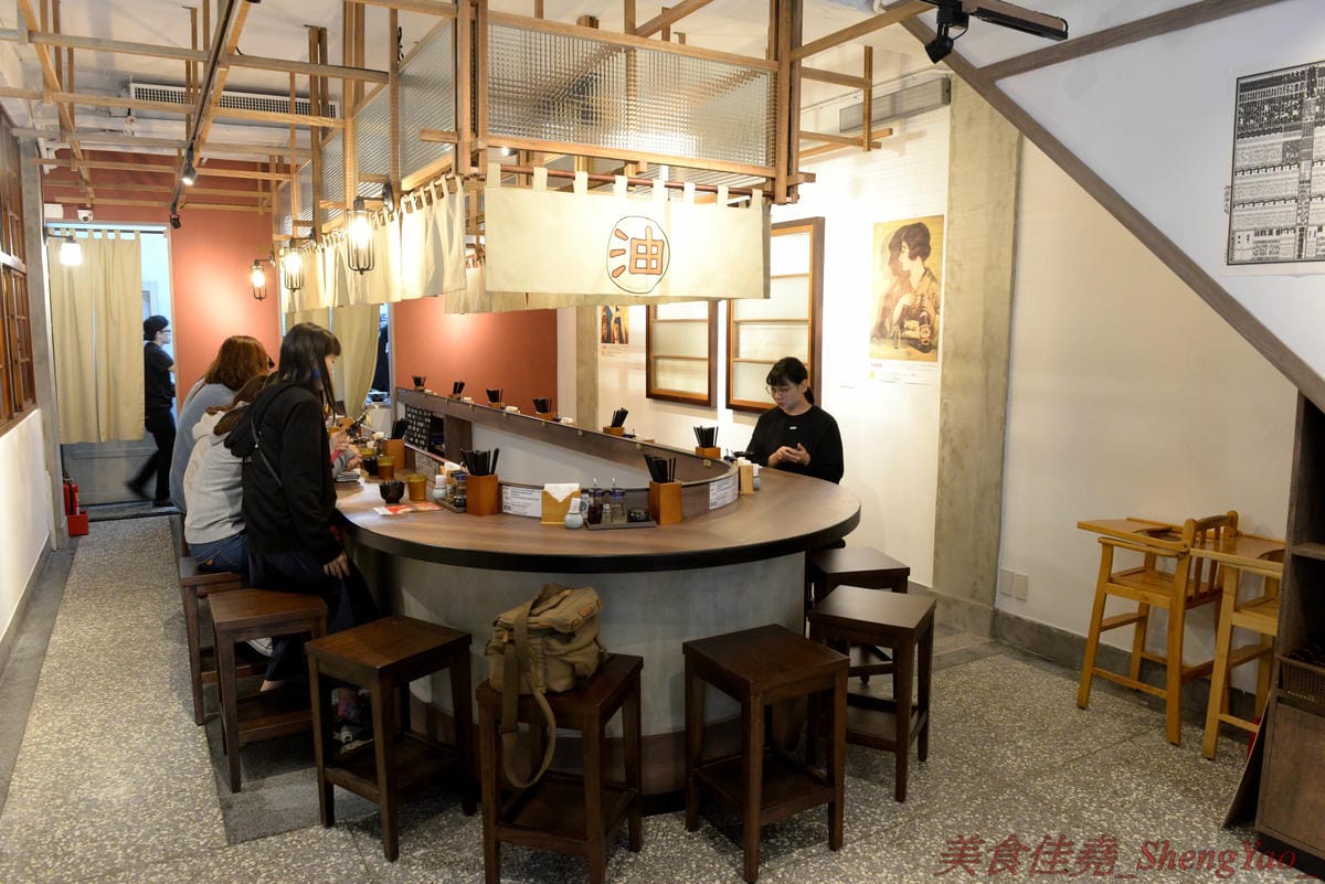 [台中北區]麵屋かとむら 一中店 – 東京有多家分店的油拌麵專賣店來台中展店了,3種口味、5種麵量、近10種配料,想吃日本味、印度味或是台灣味全都可以自由搭配,自認大胃王的朋友還可以來挑