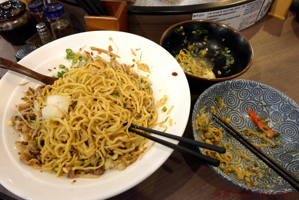 [台中北區]麵屋かとむら 一中店 – 東京有多家分店的油拌麵專賣店來台中展店了,3種口味、5種麵量、近10種配料,想吃日本味、印度味或是台灣味全都可以自由搭配,自認大胃王的朋友還可以來挑