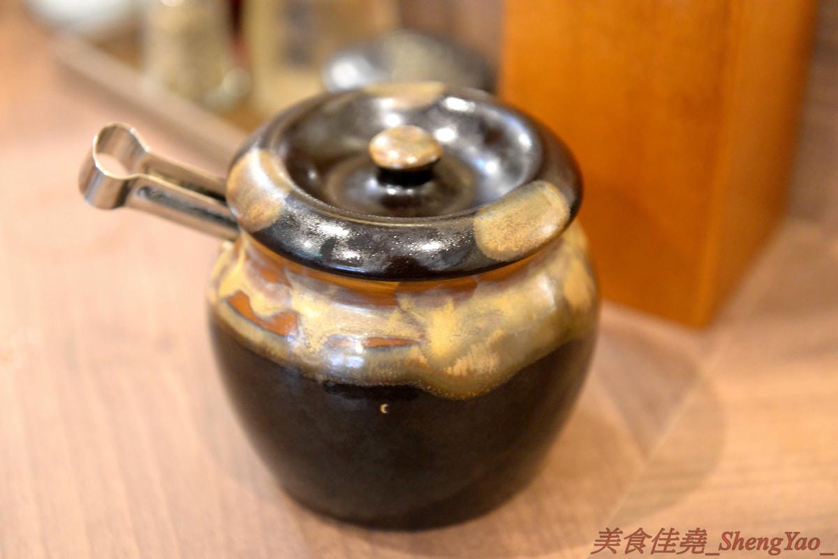 [台中北區]麵屋かとむら 一中店 – 東京有多家分店的油拌麵專賣店來台中展店了,3種口味、5種麵量、近10種配料,想吃日本味、印度味或是台灣味全都可以自由搭配,自認大胃王的朋友還可以來挑