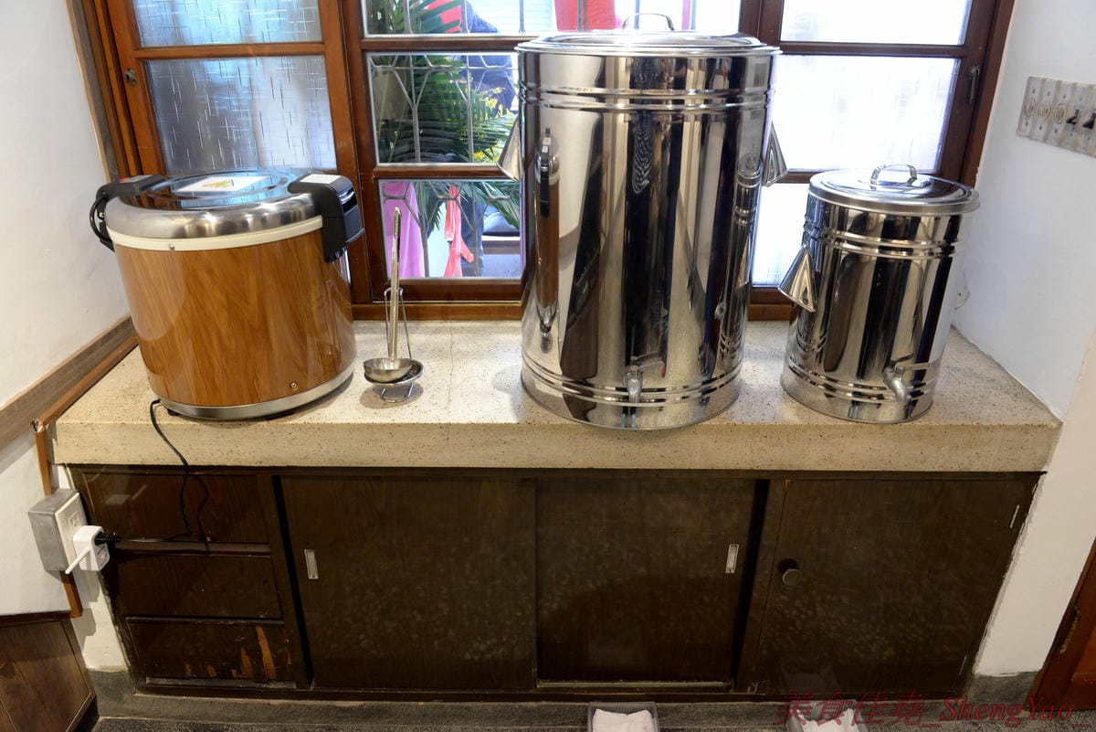 [台中北區]麵屋かとむら 一中店 – 東京有多家分店的油拌麵專賣店來台中展店了,3種口味、5種麵量、近10種配料,想吃日本味、印度味或是台灣味全都可以自由搭配,自認大胃王的朋友還可以來挑