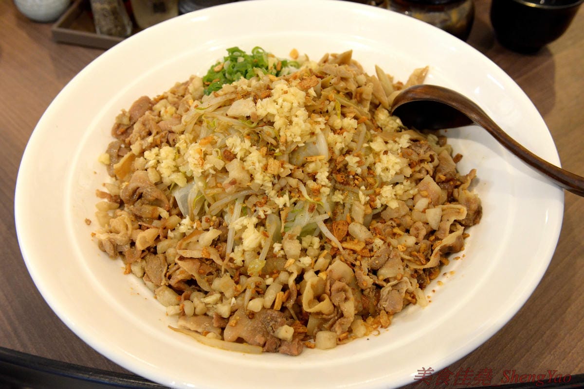 [台中北區]麵屋かとむら 一中店 – 東京有多家分店的油拌麵專賣店來台中展店了,3種口味、5種麵量、近10種配料,想吃日本味、印度味或是台灣味全都可以自由搭配,自認大胃王的朋友還可以來挑
