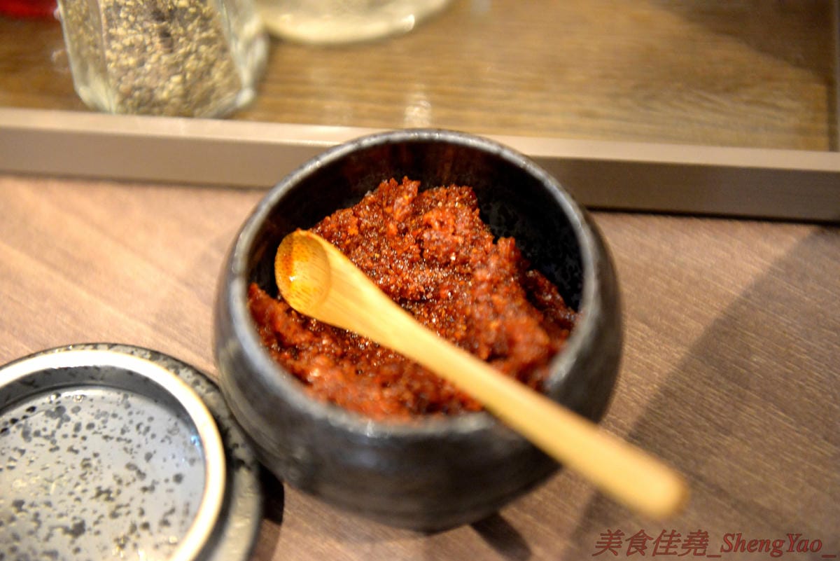 [台中北區]麵屋かとむら 一中店 – 東京有多家分店的油拌麵專賣店來台中展店了,3種口味、5種麵量、近10種配料,想吃日本味、印度味或是台灣味全都可以自由搭配,自認大胃王的朋友還可以來挑
