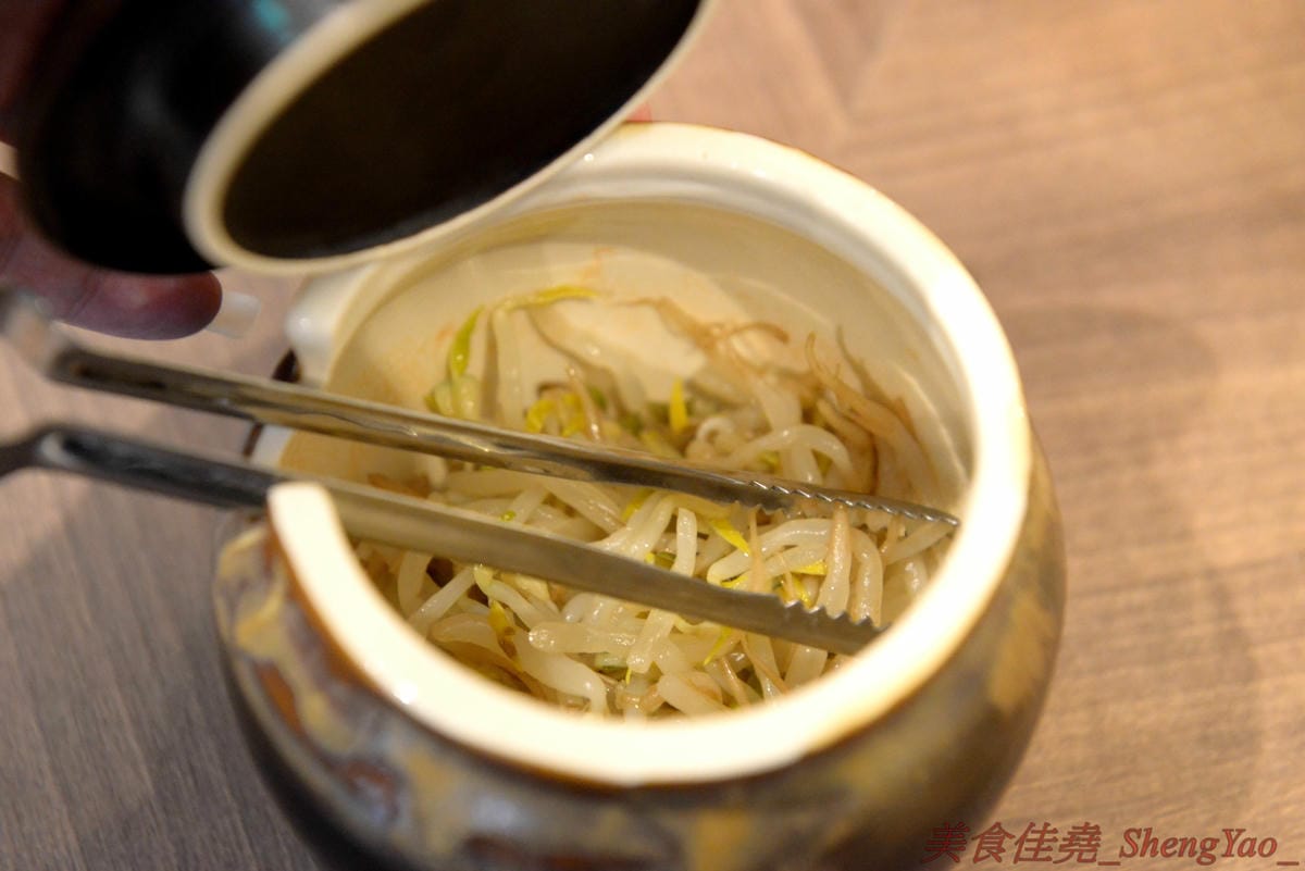 [台中北區]麵屋かとむら 一中店 – 東京有多家分店的油拌麵專賣店來台中展店了,3種口味、5種麵量、近10種配料,想吃日本味、印度味或是台灣味全都可以自由搭配,自認大胃王的朋友還可以來挑