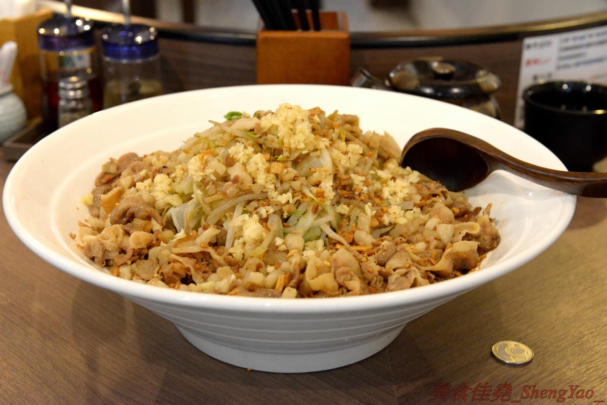 [台中北區]麵屋かとむら 一中店 – 東京有多家分店的油拌麵專賣店來台中展店了,3種口味、5種麵量、近10種配料,想吃日本味、印度味或是台灣味全都可以自由搭配,自認大胃王的朋友還可以來挑