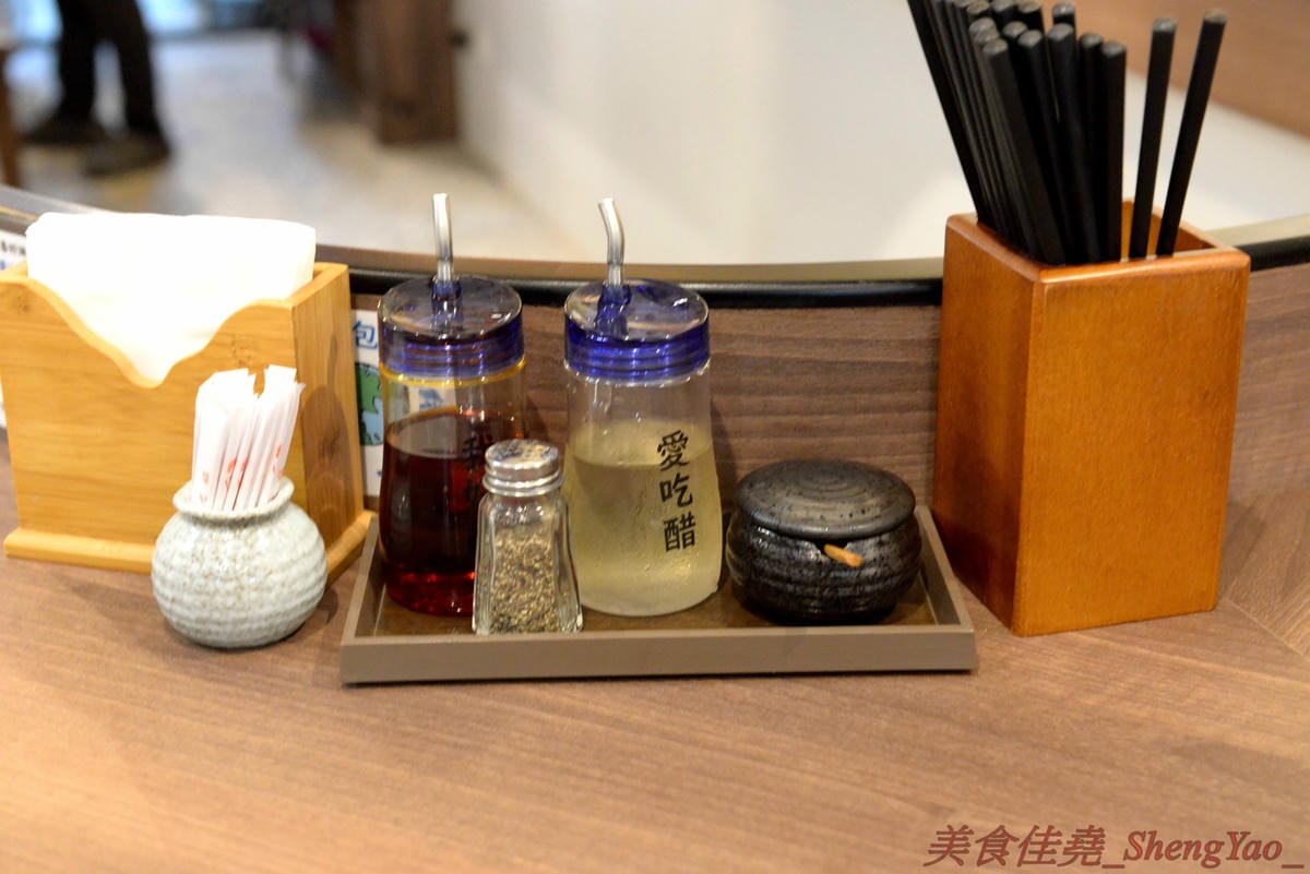 [台中北區]麵屋かとむら 一中店 – 東京有多家分店的油拌麵專賣店來台中展店了,3種口味、5種麵量、近10種配料,想吃日本味、印度味或是台灣味全都可以自由搭配,自認大胃王的朋友還可以來挑