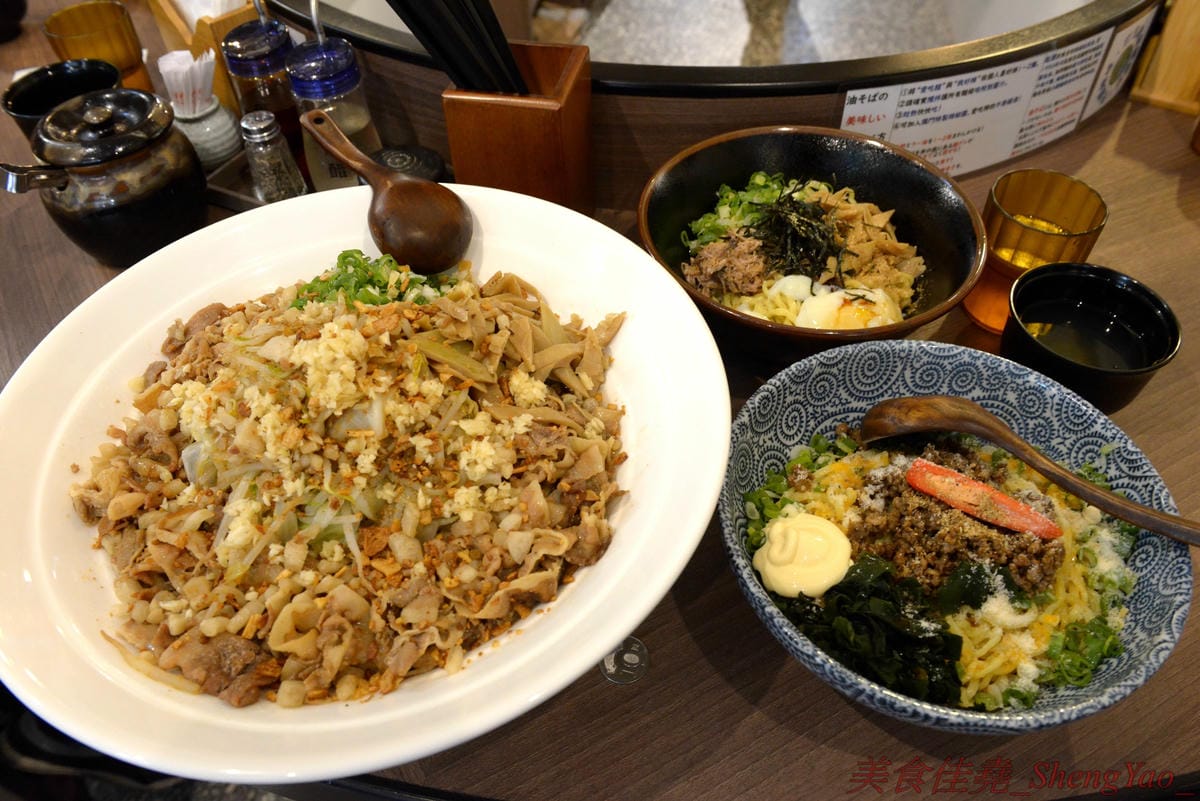 [台中北區]麵屋かとむら 一中店 – 東京有多家分店的油拌麵專賣店來台中展店了,3種口味、5種麵量、近10種配料,想吃日本味、印度味或是台灣味全都可以自由搭配,自認大胃王的朋友還可以來挑