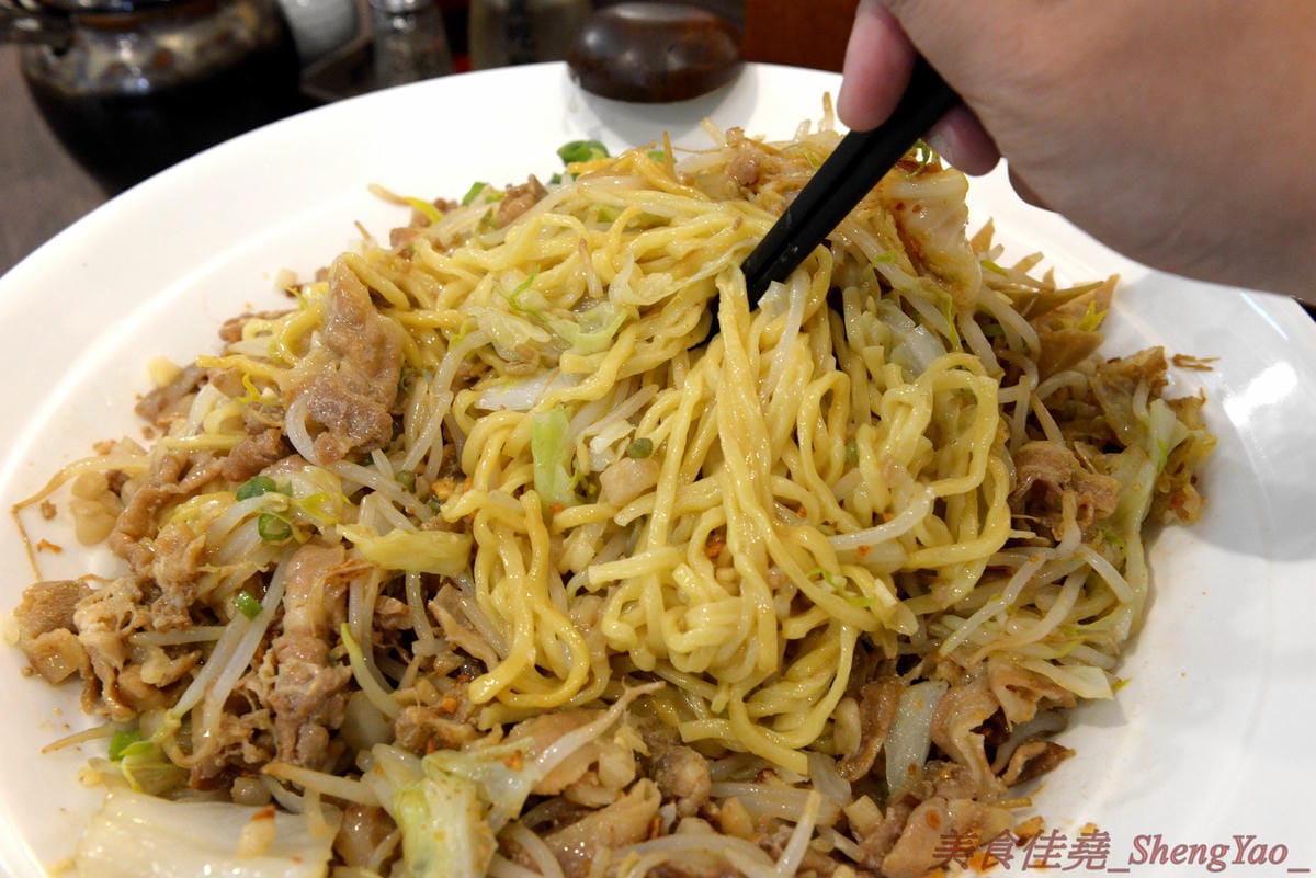 [台中北區]麵屋かとむら 一中店 – 東京有多家分店的油拌麵專賣店來台中展店了,3種口味、5種麵量、近10種配料,想吃日本味、印度味或是台灣味全都可以自由搭配,自認大胃王的朋友還可以來挑