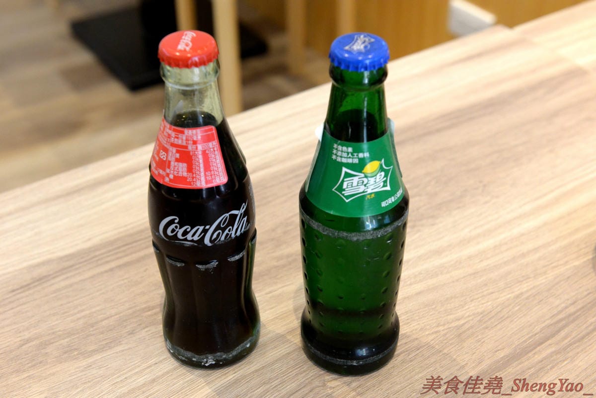 [台中西區]萬虎餃子 台中店 – 台南名店正義餃子來台中開分店並且全面改名,多款人氣餃子商品原汁原味台中開賣,口味特殊具創意,文青風格店面有氣氛,附近是審計新村。(已歇業)