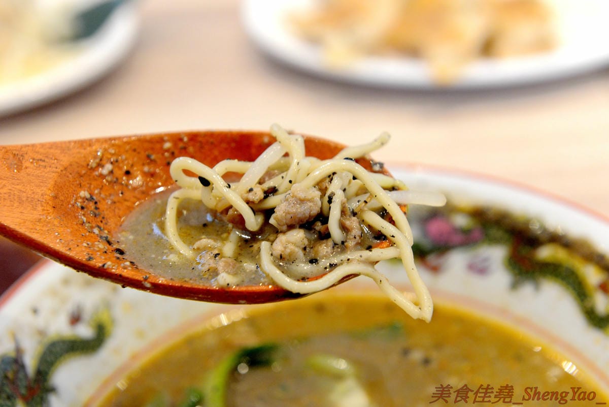 [台中西區]萬虎餃子 台中店 – 台南名店正義餃子來台中開分店並且全面改名,多款人氣餃子商品原汁原味台中開賣,口味特殊具創意,文青風格店面有氣氛,附近是審計新村。(已歇業)