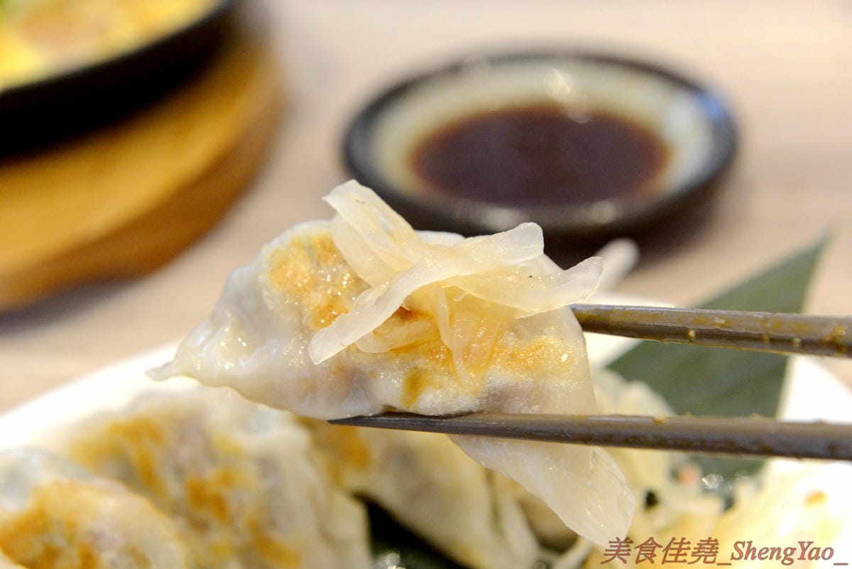 [台中西區]萬虎餃子 台中店 – 台南名店正義餃子來台中開分店並且全面改名,多款人氣餃子商品原汁原味台中開賣,口味特殊具創意,文青風格店面有氣氛,附近是審計新村。(已歇業)