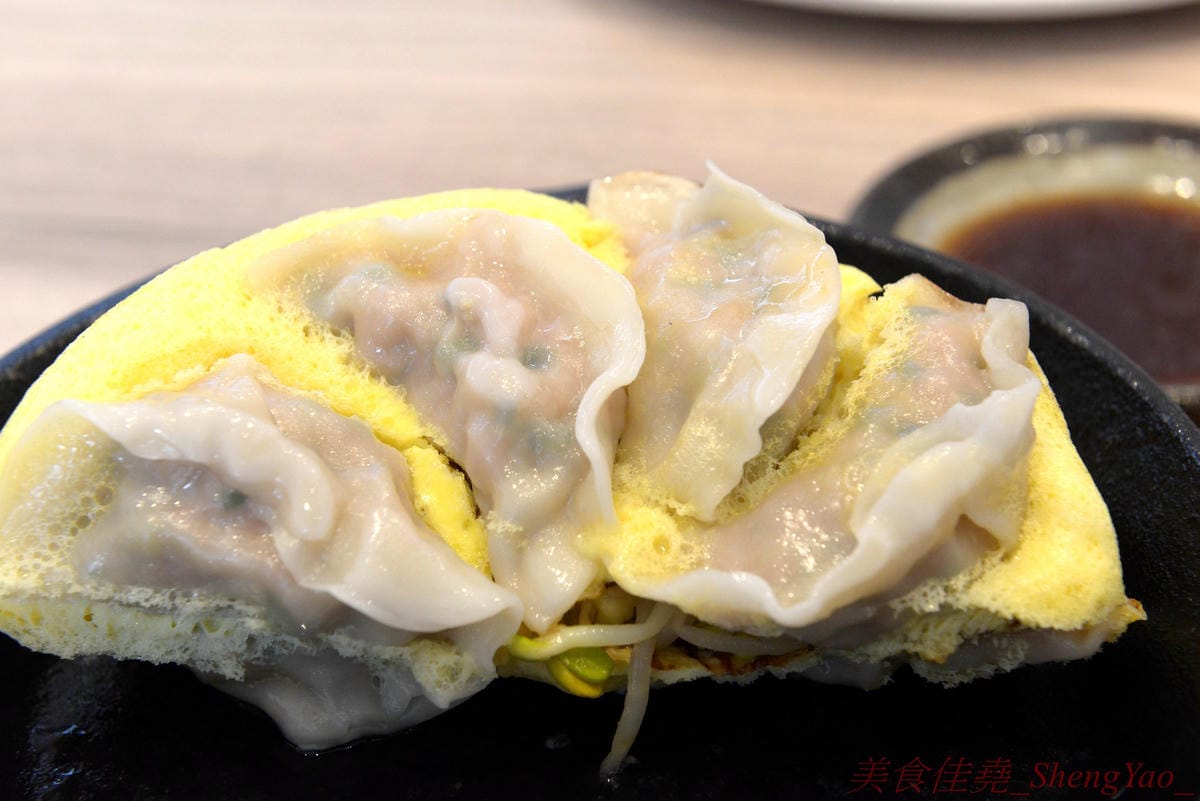 [台中西區]萬虎餃子 台中店 – 台南名店正義餃子來台中開分店並且全面改名,多款人氣餃子商品原汁原味台中開賣,口味特殊具創意,文青風格店面有氣氛,附近是審計新村。(已歇業)