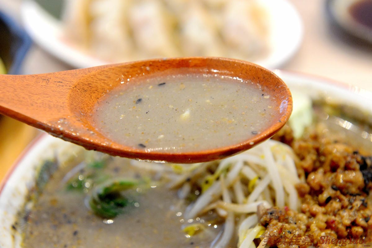 [台中西區]萬虎餃子 台中店 – 台南名店正義餃子來台中開分店並且全面改名,多款人氣餃子商品原汁原味台中開賣,口味特殊具創意,文青風格店面有氣氛,附近是審計新村。(已歇業)