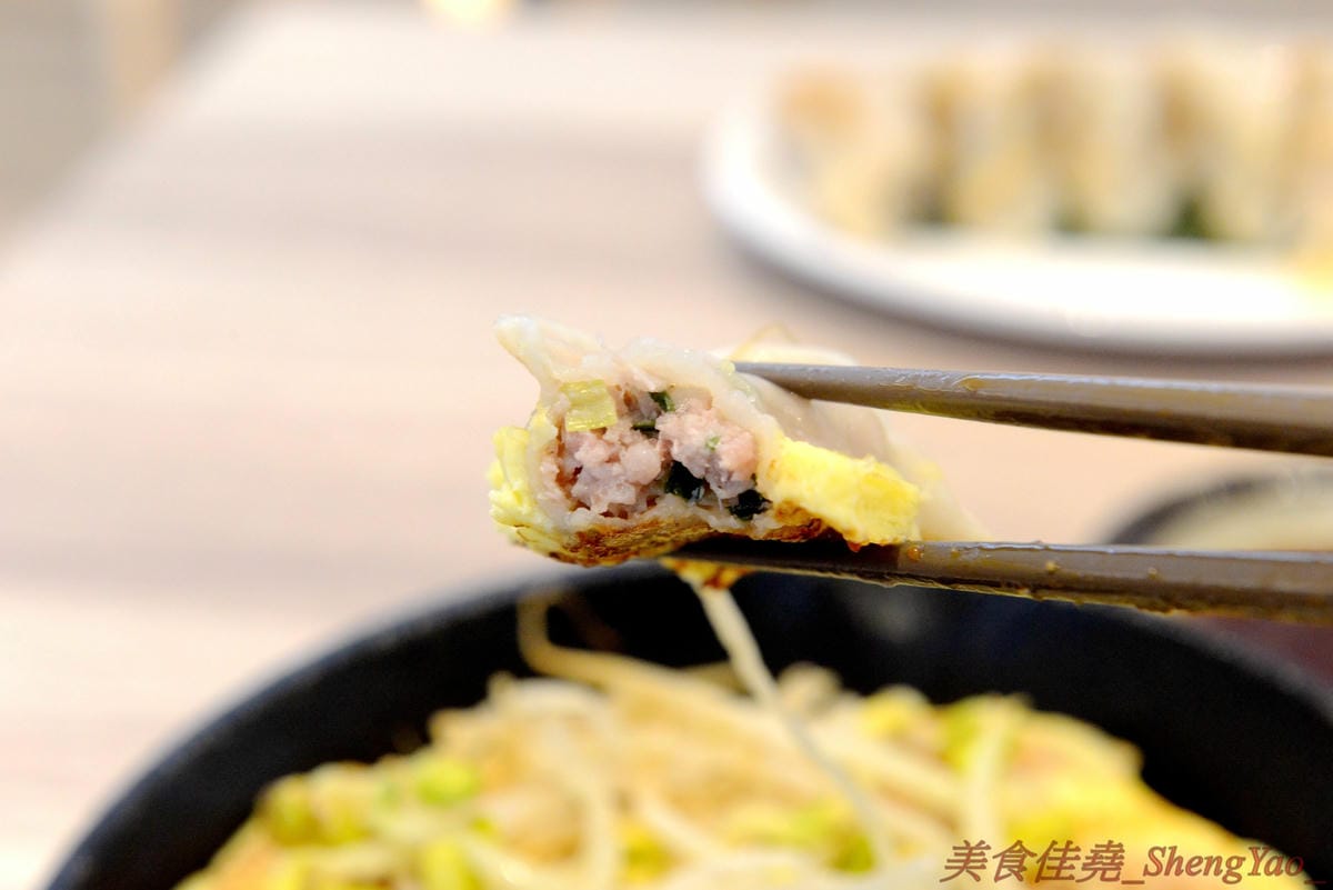 [台中西區]萬虎餃子 台中店 – 台南名店正義餃子來台中開分店並且全面改名,多款人氣餃子商品原汁原味台中開賣,口味特殊具創意,文青風格店面有氣氛,附近是審計新村。(已歇業)