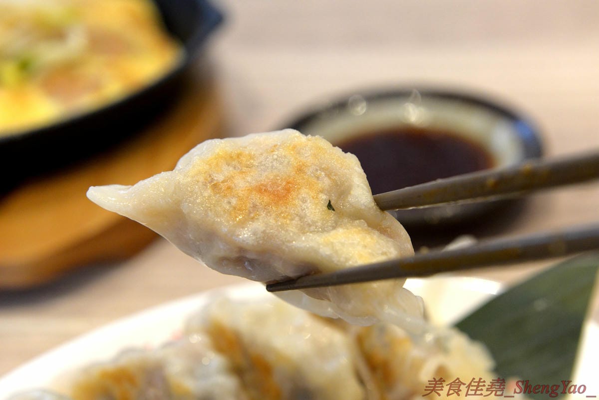 [台中西區]萬虎餃子 台中店 – 台南名店正義餃子來台中開分店並且全面改名,多款人氣餃子商品原汁原味台中開賣,口味特殊具創意,文青風格店面有氣氛,附近是審計新村。(已歇業)